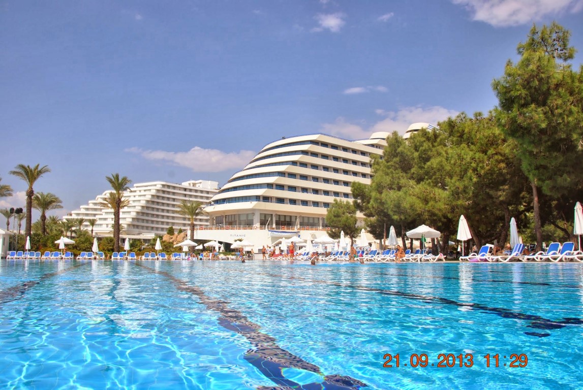 imagini hotel TITANIC LARA